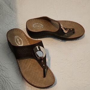 Elegant Brown Sandals with Metallic Ring